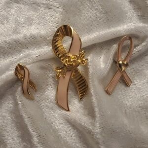 AVON Gold Tone HEART Floral PINK RIBBON Brooch Lapel Pin BREAST CANCER AWARNESS